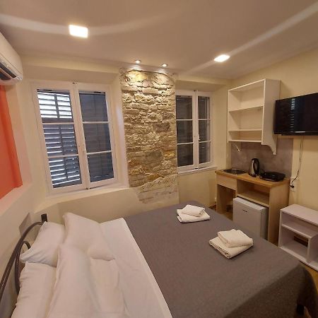 Corcyra Microflat In Old Town Lägenhet Corfu  Exteriör bild